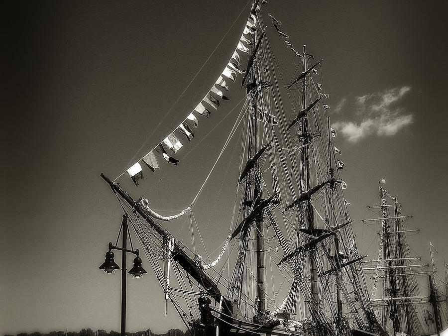 HMS Bounty 2 Photograph by Scott Hovind