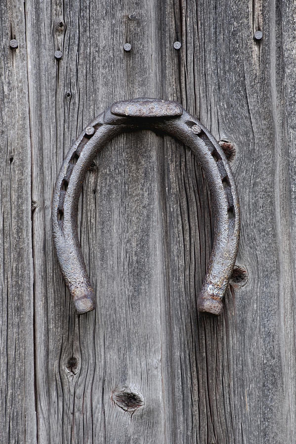 how-to-hang-a-horseshoe-over-a-door