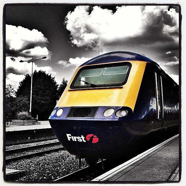 Hst Arriving At Swindon Photograph by Mark Robertson