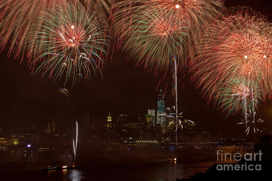 Hudson River Fireworks XII Photograph by Clarence Holmes