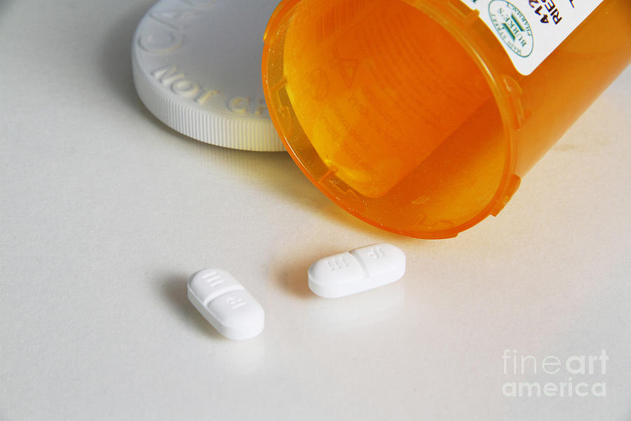 Hydrocodone Photograph by Photo Researchers, Inc.