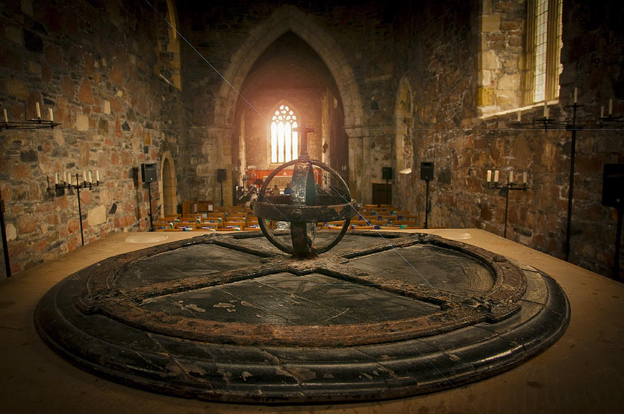 Iona Abbey Altar Photograph by Ray Devlin - Pixels