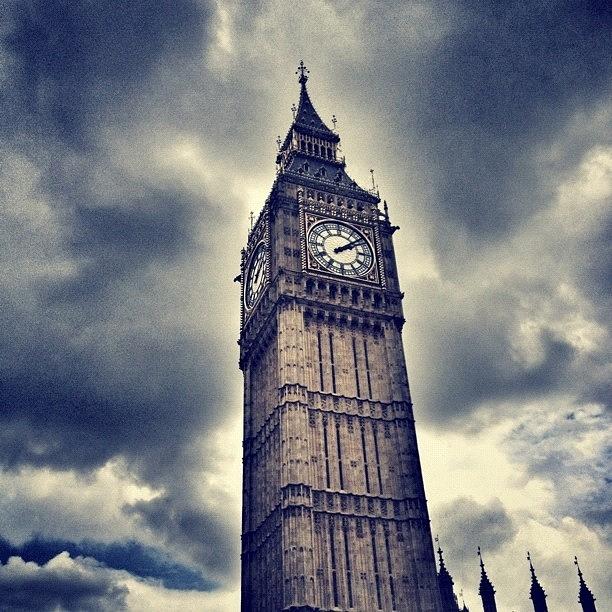 London Photograph - #iphone #igdaily #iphone4s #iphonesia by Noel Gormley