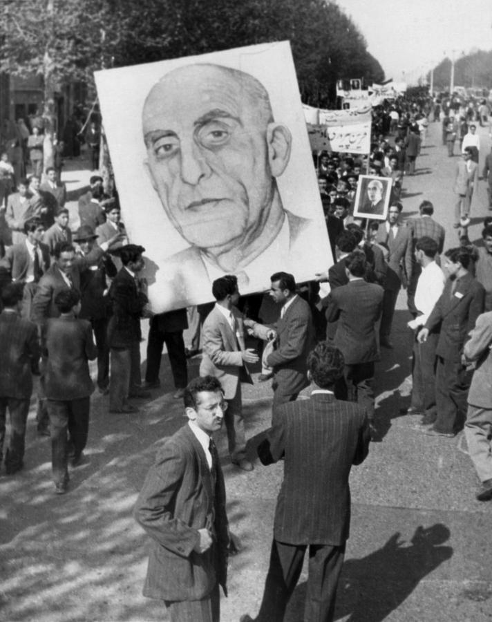 Iranians, Demonstrating In Favor Photograph by Everett | Fine Art America