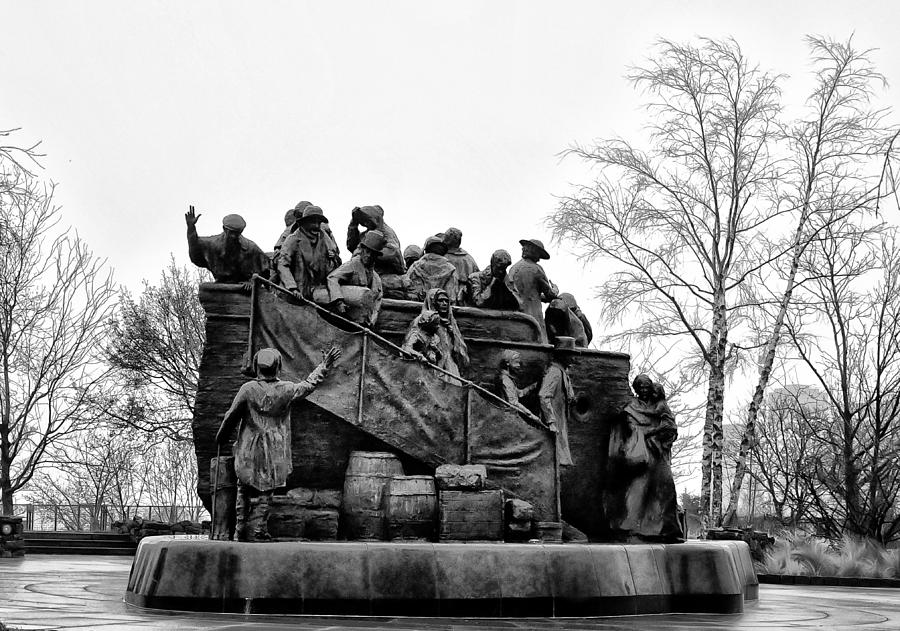 Irish Memorial in Philadelphia Photograph by Bill Cannon