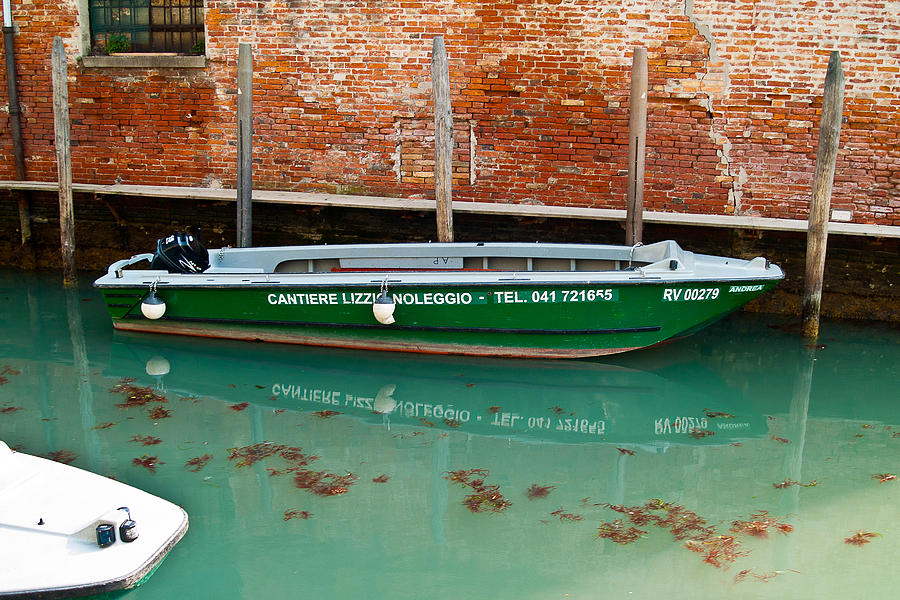 Boat Photograph - ITL-0035-Green Boat On Venetian Canal by Les Abeyta