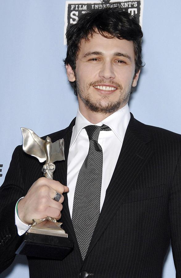James Franco Photograph - James Franco In The Press Room by Everett