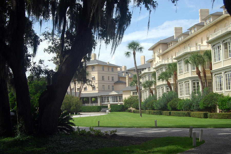 Jekyll Island Clubhouse Drawing by Bev Newcomer - Pixels