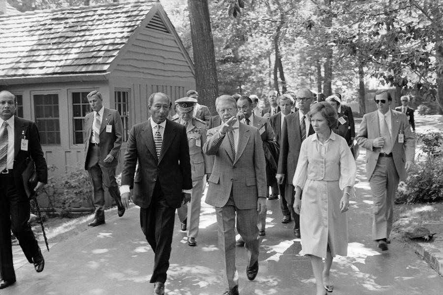 Jimmy Carter Welcomes Anwar Sadat Photograph by Everett