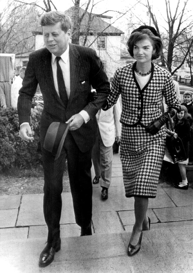 Hat Photograph - John And Jacqueline Kennedy Arrive by Everett