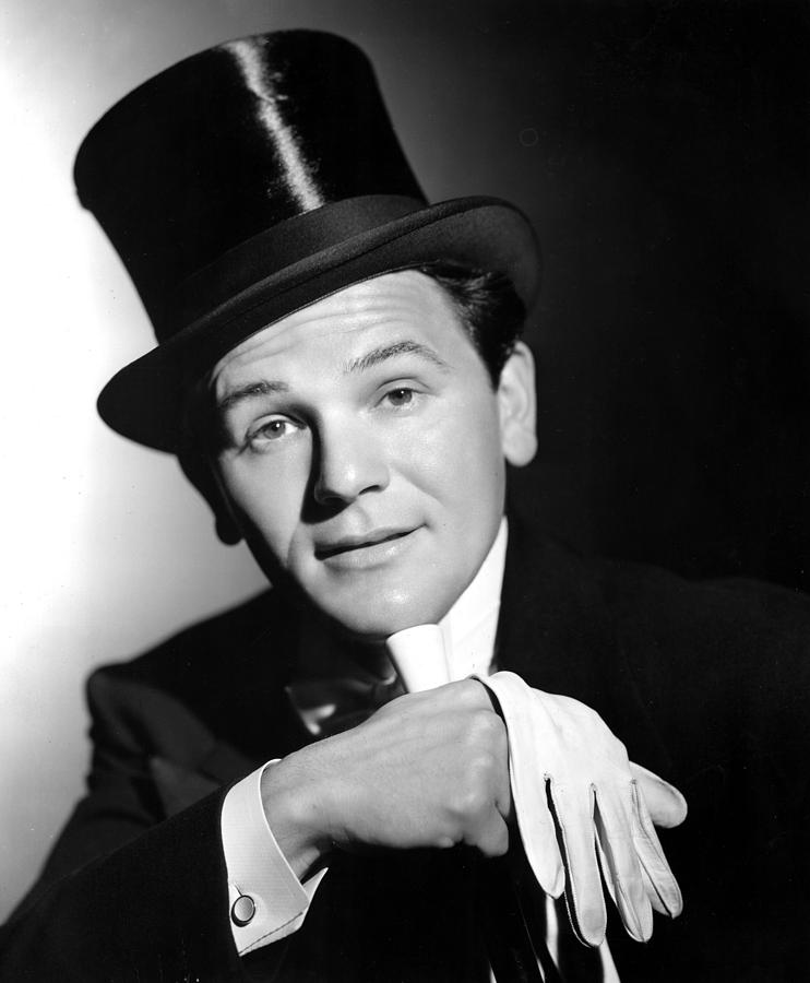 John Garfield In The Early 1940s Photograph by Everett | Fine Art America