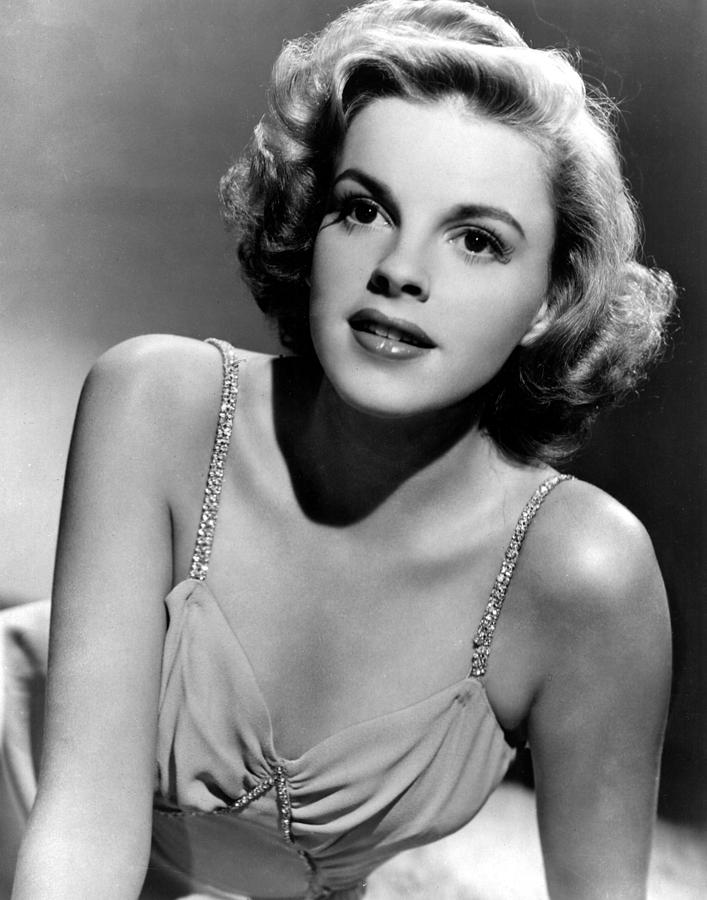 Judy Garland In The Early 1940s Photograph by Everett