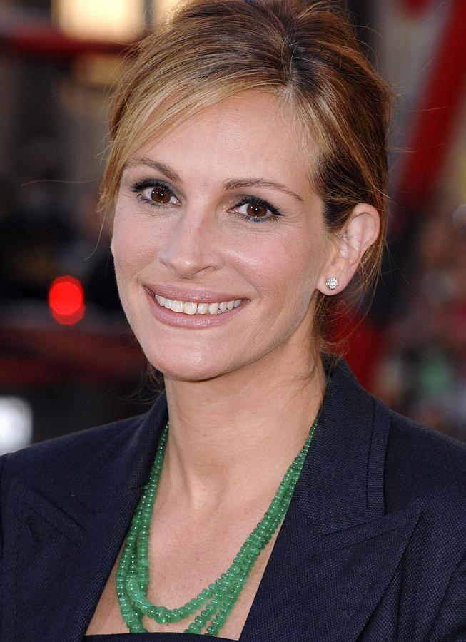 Julia Roberts Photograph - Julia Roberts At Arrivals For Larry by Everett