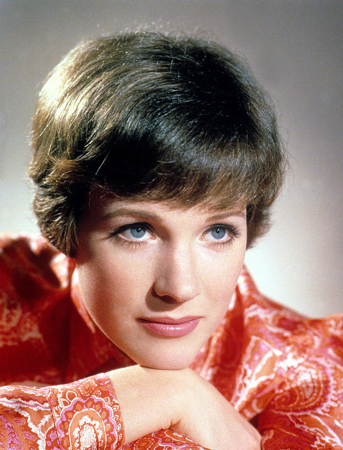 Julie Andrews, 1964 Photograph by Everett - Fine Art America