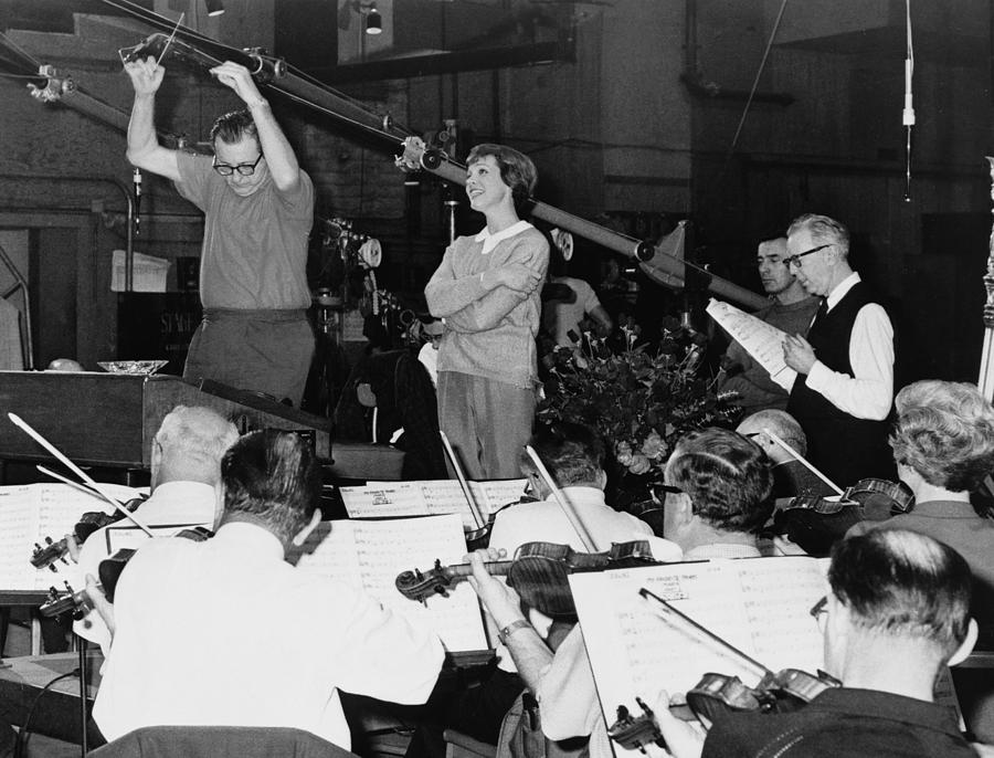 Music Photograph - Julie Andrews Singing With An Orchestra by Everett