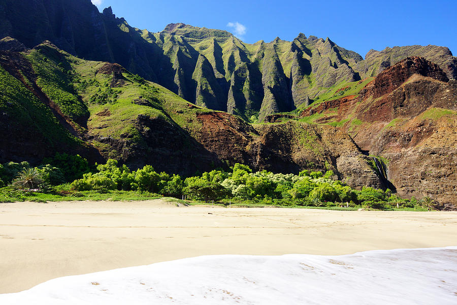 Kalalau Beach Cliffs Kauai Photograph by Kevin Smith