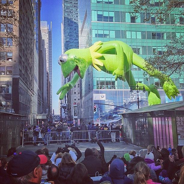 New York City Photograph - Kermit! #macysparade #nyc by John De Guzman