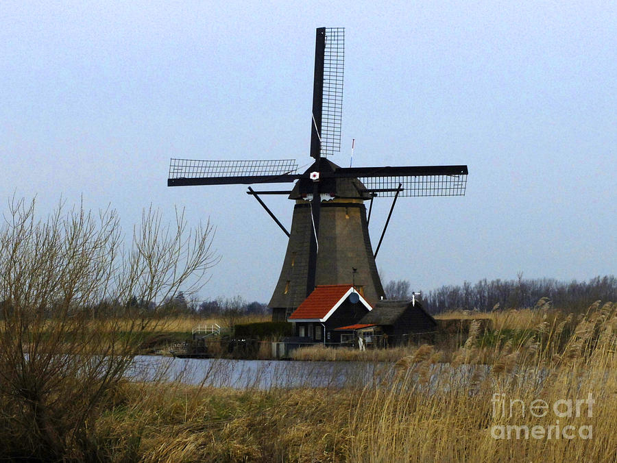Kinderdijk Windmill Photograph by Bob Christopher