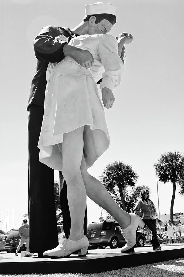 The Kissing Sailor Statue Photograph by Louis Dallara