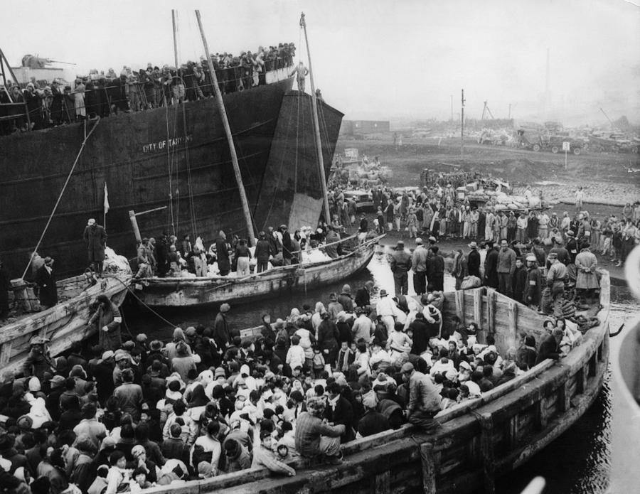 Korean War Korean Refugees Escaping Photograph by Everett