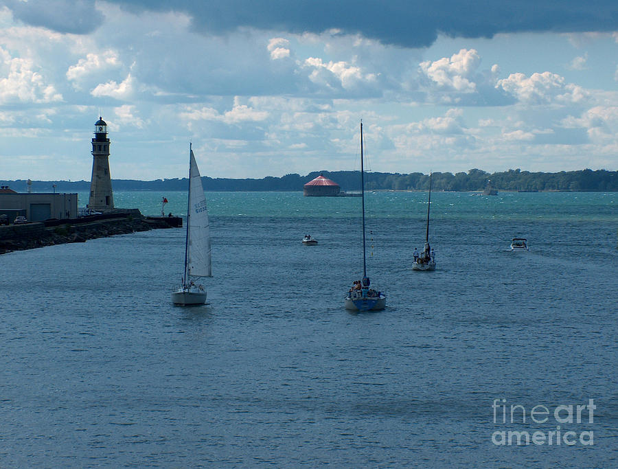 Lighthouse Photograph - Lake Erie Lighthouse and Boats by Wendy Nelson