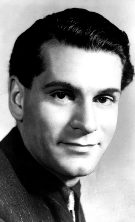 Laurence Olivier, Ca. 1946 Photograph by Everett - Fine Art America