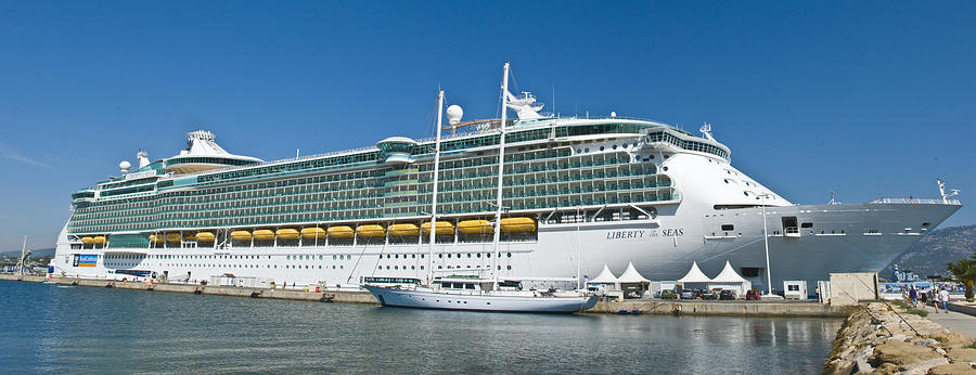Liberty of the Seas Photograph by Richard Henne