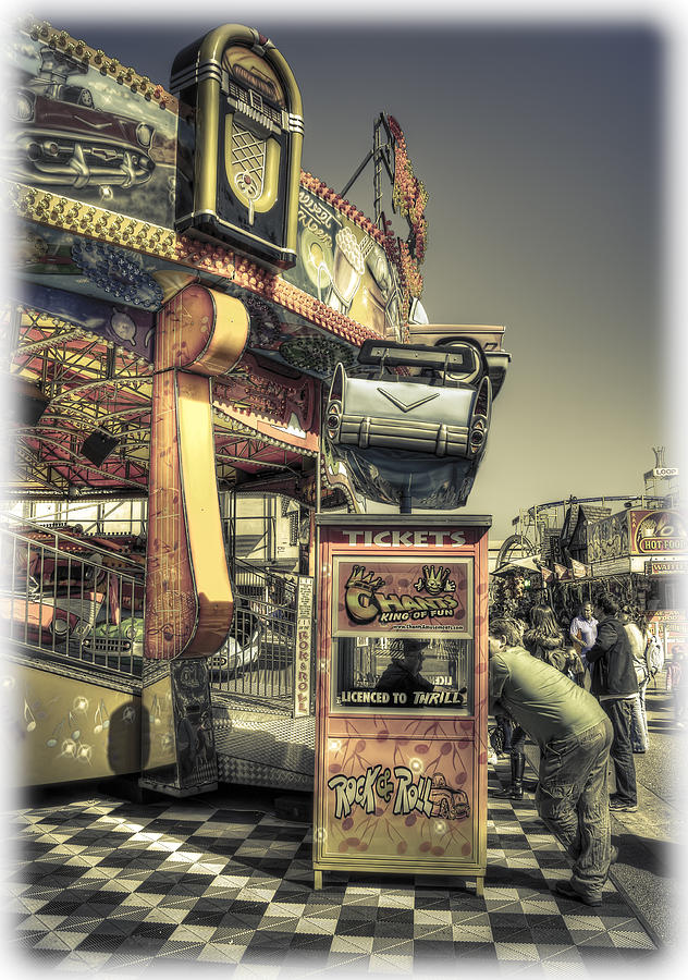 Sideshow Photograph - Licenced to Thrill by Wayne Sherriff