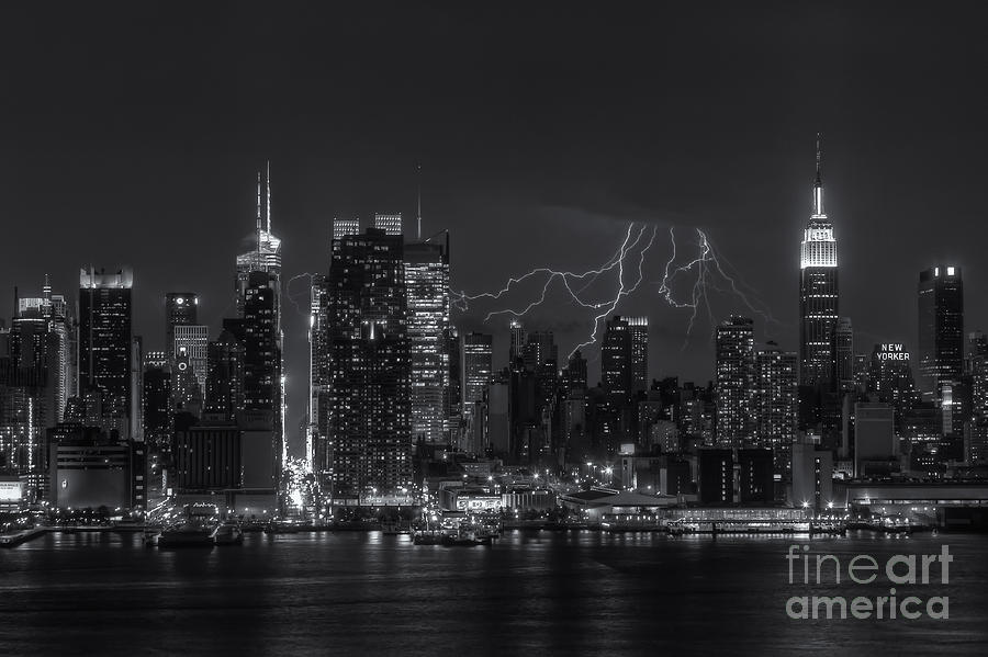 Lightning Over New York City IV Photograph by Clarence Holmes