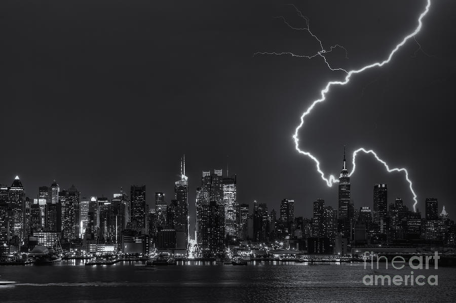 Lightning Over New York City VIII Photograph by Clarence Holmes