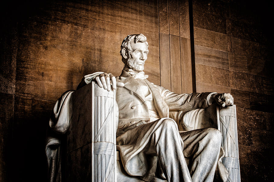 Lincoln Memorial Photograph - Lincoln by Ed Bundy