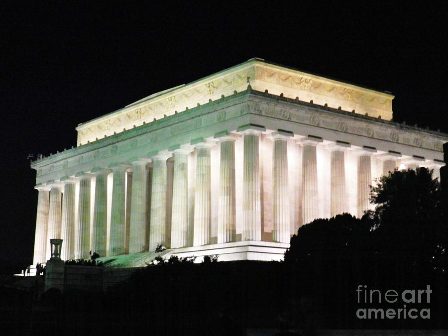 Lincoln Memorial Photograph - Lincoln Memorial at Night by Snapshot Studio