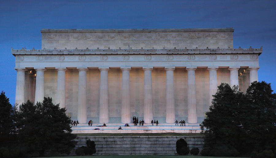 Lincoln Memorial In The Evening Photograph by Steven Ainsworth