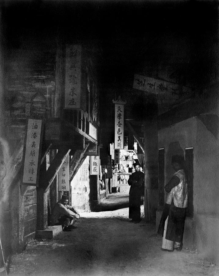 Los Angeles Photograph - Los Angeles, Three People In An Alley by Everett