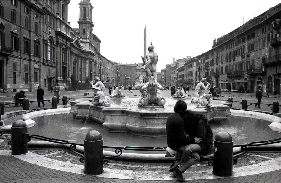 Love in Piazza Navona Photograph by Emanuel Tanjala