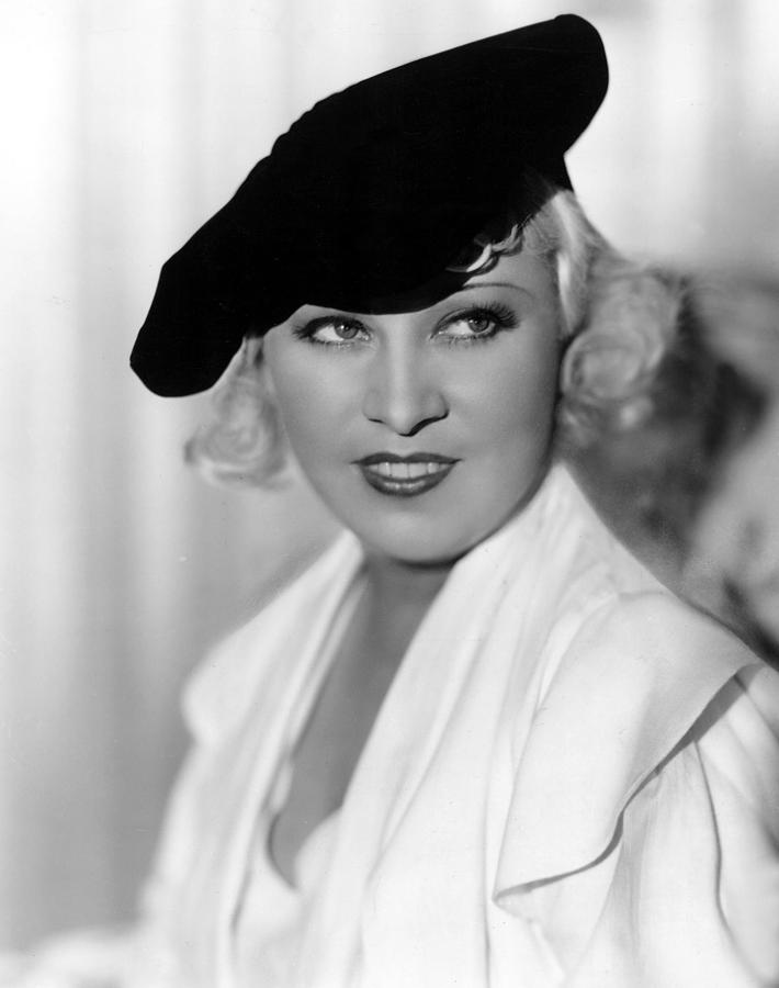 Hat Photograph - Mae West, 1934 by Everett