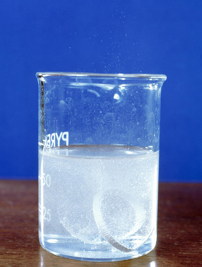 Вода соляная кислота сероводород. Вода с известью. Magnesium and hydrochloric acid. Hydrochloric acid Reacts with Magnesium. Кристаллы известковой воды.