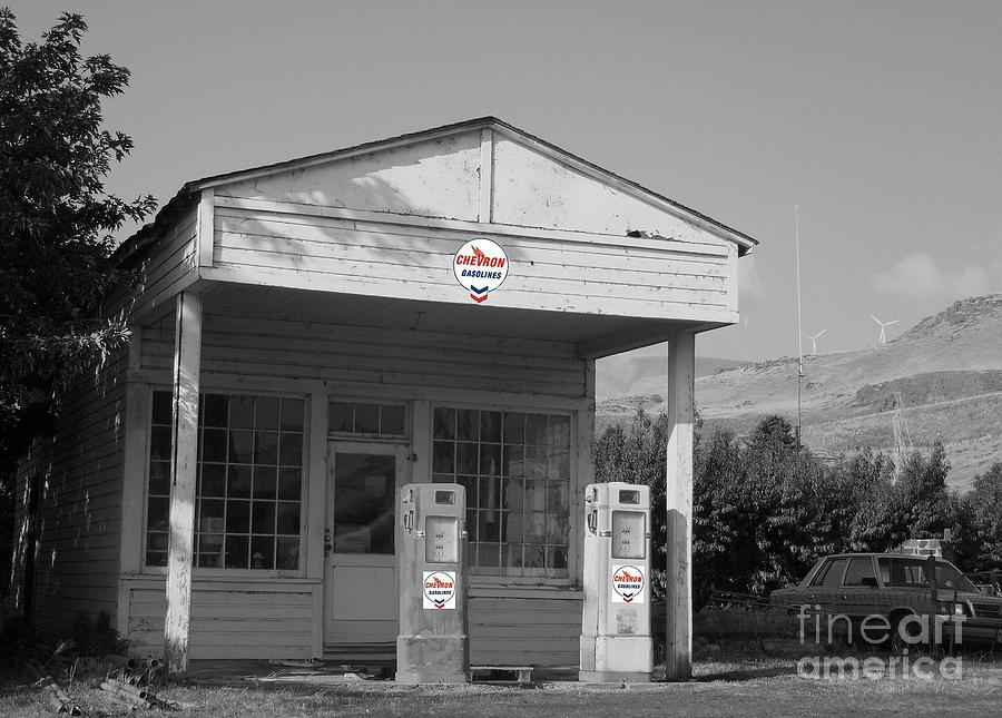 Maryhill Service Station Photograph by Charles Robinson