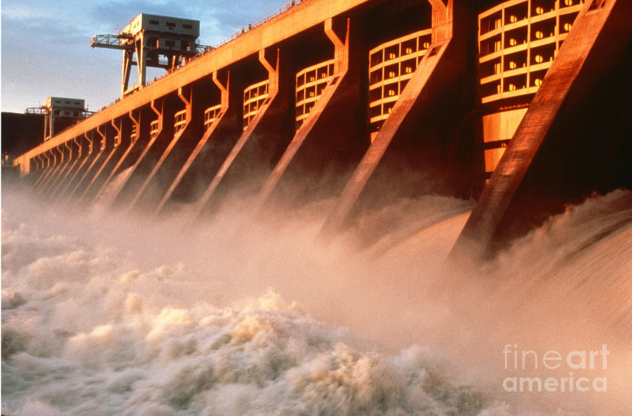 Mcnary Dam Photograph by DOE/Science Source