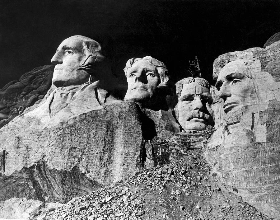 Abraham Lincoln Photograph - Men Working On Mt. Rushmore by Underwood Archives