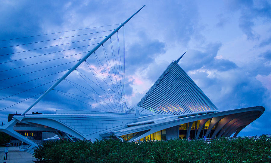 Milwaukee Art Museum Photograph - Milwaukee Art Museum at Twilight by Vincent Buckley Milwaukee Art Museum Photograph - Milwaukee Art Museum at Twilight by Vincent Buckley