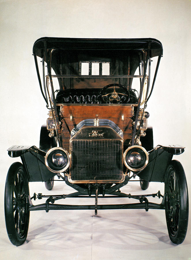 Model T Ford, 1910 Photograph by Granger