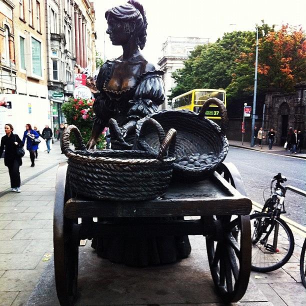 Dublin Photograph - Molly Malone Or The Tart With The Cart by Megan Kennedy