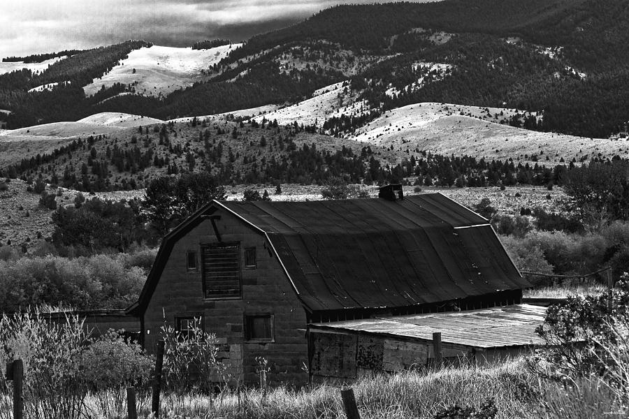 Montana Barn II Photograph by Joseph Noonan