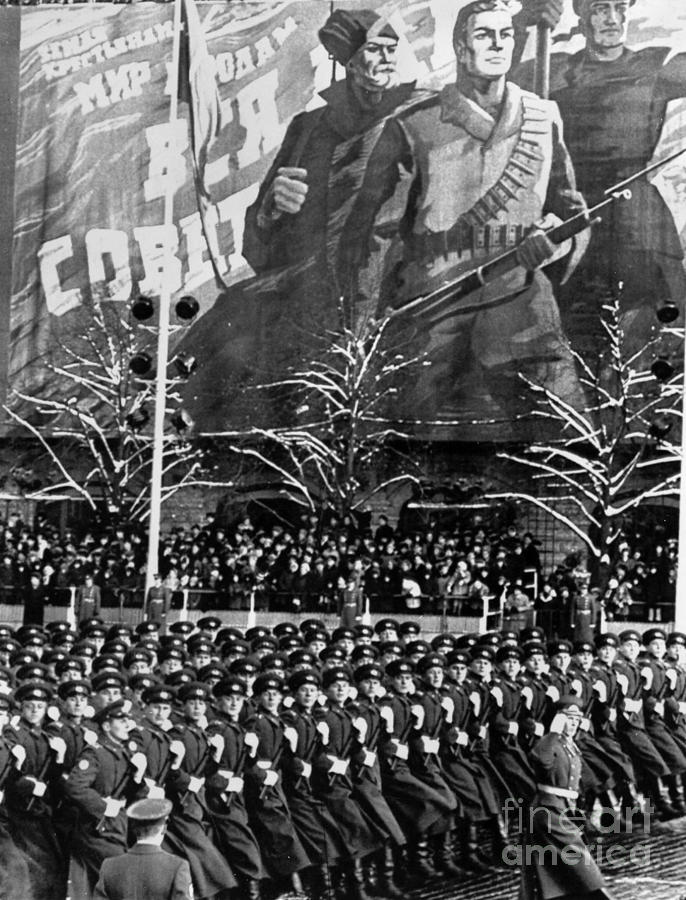 Moscow: Military Parade Photograph by Granger