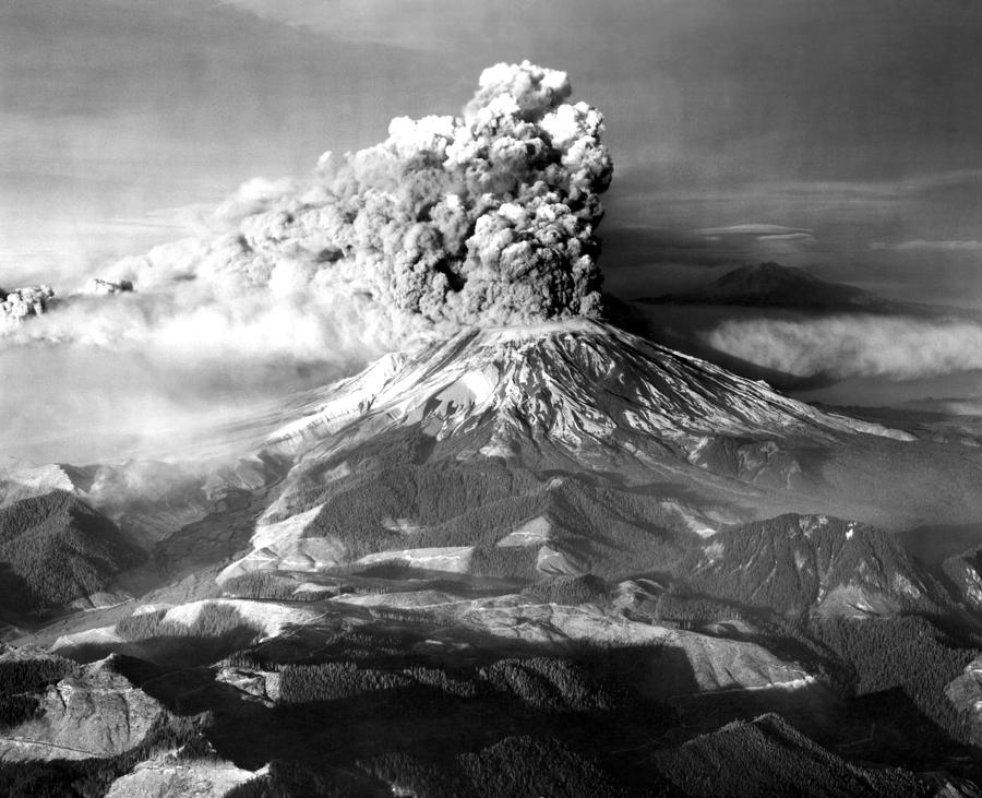 Mount St. Helens In Eruption On May 18 Photograph by Everett