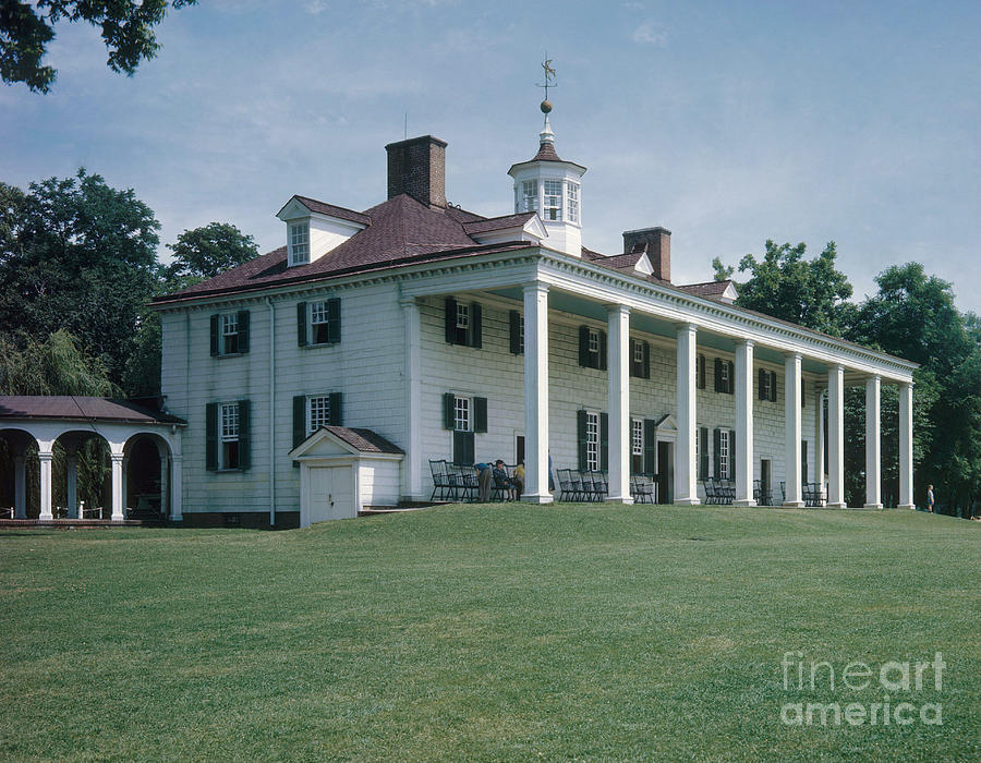 Mount Vernon Photograph by Photo Researchers, Inc.