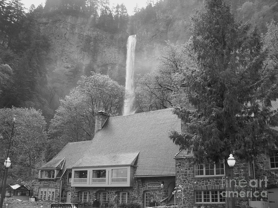 Multnomah Falls and Lodge Photograph by Charles Robinson