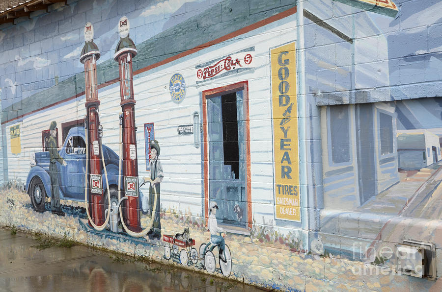 Consul Photograph - Mural Art At Consul 2 by Bob Christopher