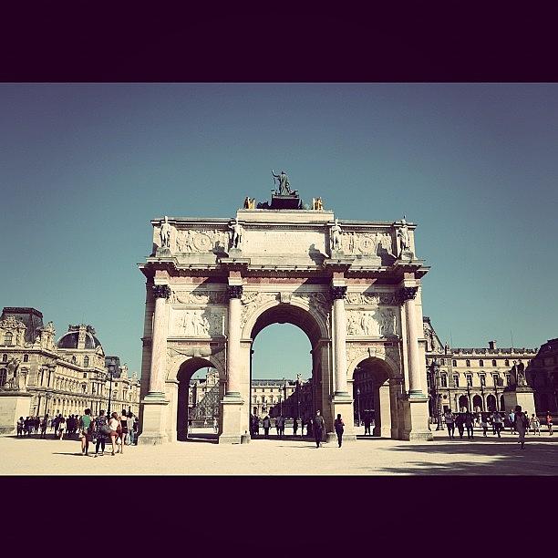 Paris Photograph - Musée Du Louvre#paris #photooftheday by Isa De Bruycker